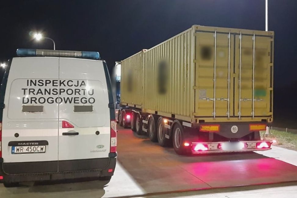 Gigant na drodze! 61 ton stali zatrzymane pod Glinojeckiem – szokujące naruszenie przepisów