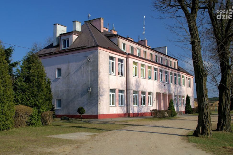 Unijne pieniądze dla szkoły w Chotumiu. Gmina Ciechanów zainwestuje w remont i fotowoltaikę