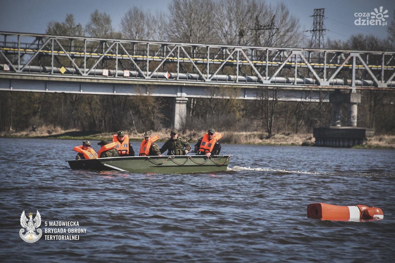 Narew areną ćwiczeń! Terytorialsi i uczniowie w akcji!