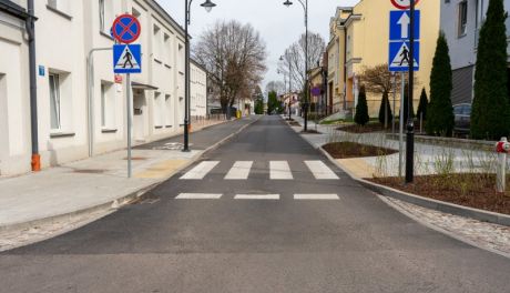 Koniec przebudowy ulic Nadrzecznej i Dolnej - centrum Ciechanowa pięknieje