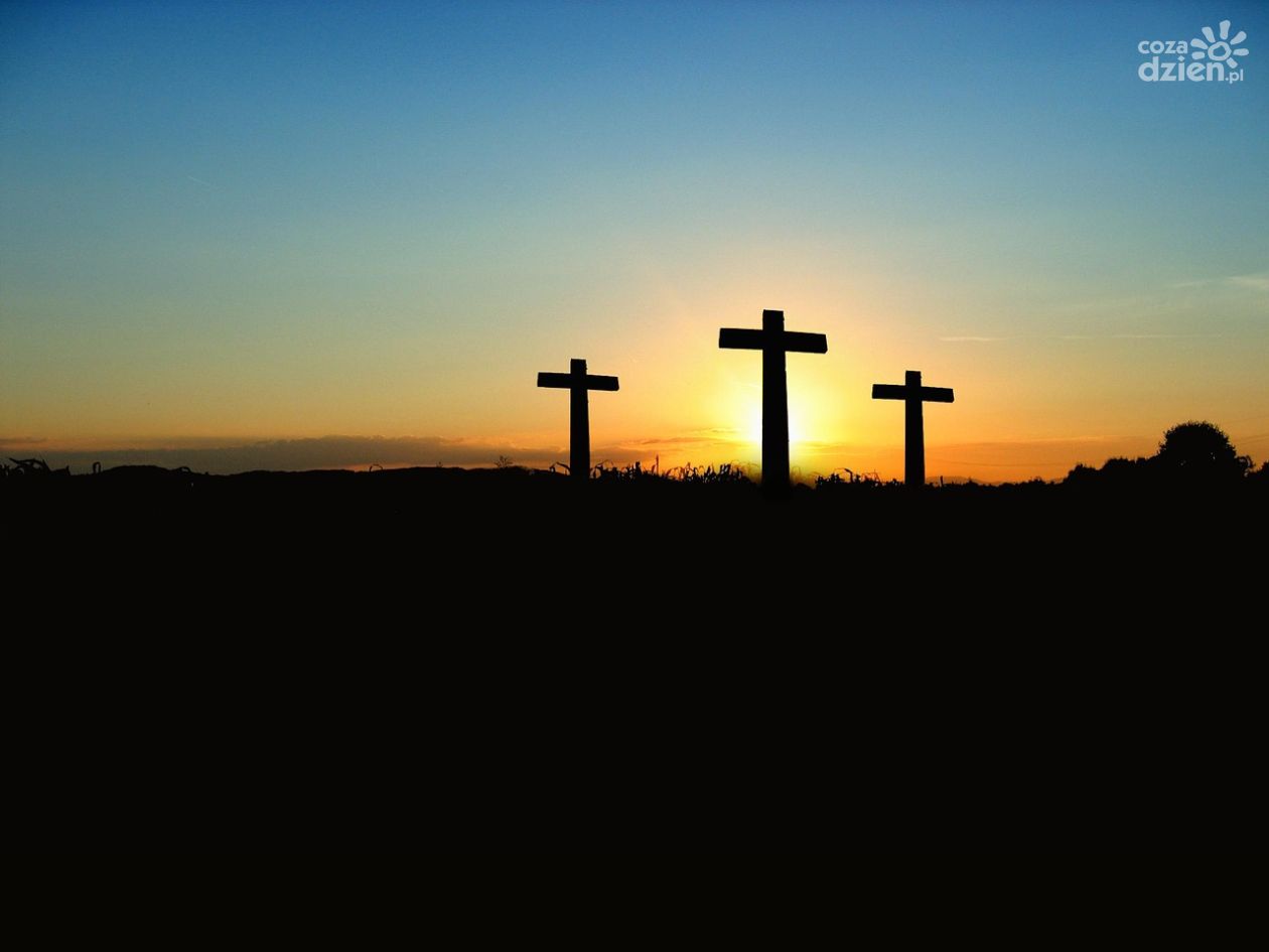 Krzyż i cisza – symbole Wielkiego Piątku