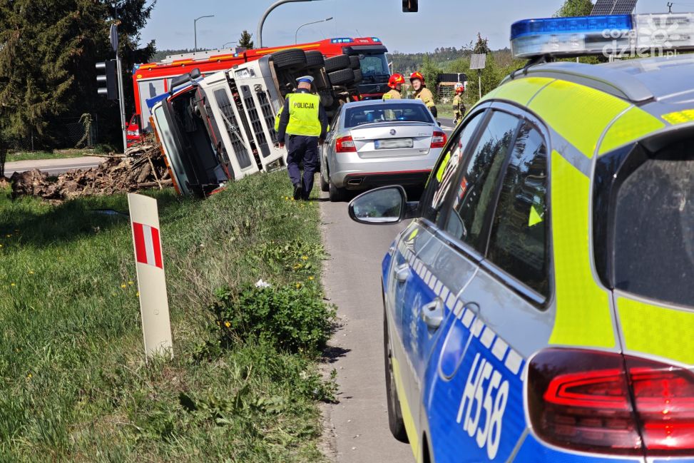 Wypadek ciężarówki w Mławie - wielkie utrudnienia na 'starej siódemce'. Kierowca ranny!