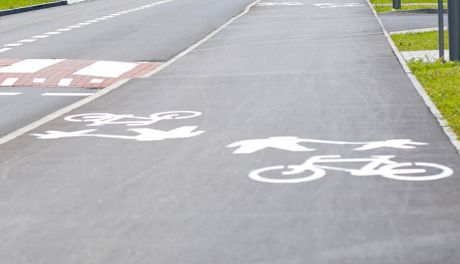 Wypadek na ścieżce rowerowej w Przasnyszu. 17-latek pod wpływem alkoholu – są ranni