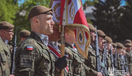 Żołnierze 5 MBOT uczcili Dzień Flagi i Święto Konstytucji 3 Maja w Ciechanowie