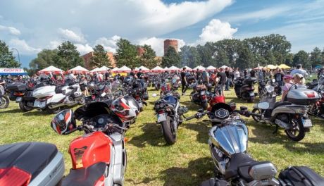 Ciechanów. Ogólnopolski Zlot Motocyklowy - koncerty, parada, pokazy
